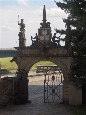Schloßtor zur Elbe